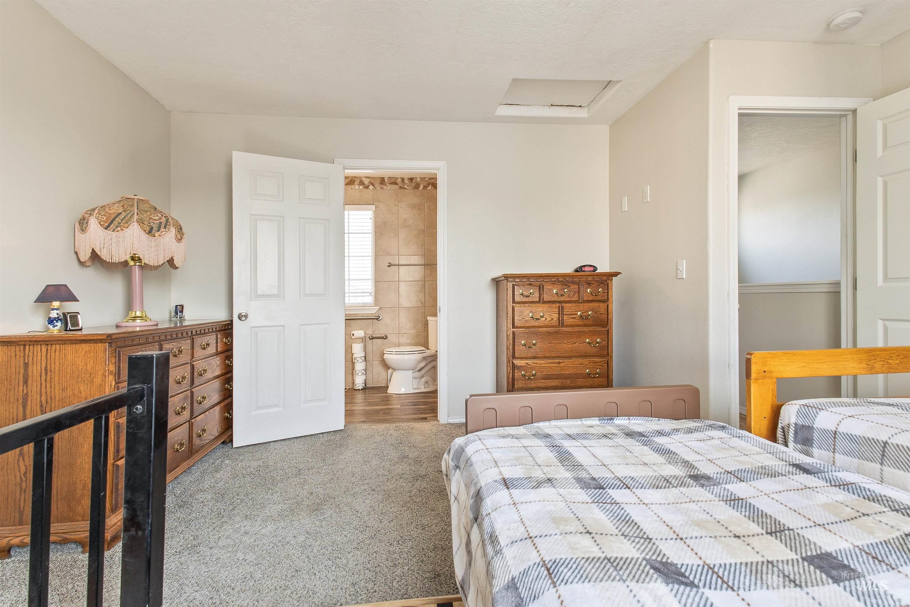 916 Graycliff Drive, Caldwell, Idaho 83607, 3 Bedrooms, 2 Bathrooms, Residential For Sale, Price $349,900,MLS 98995470