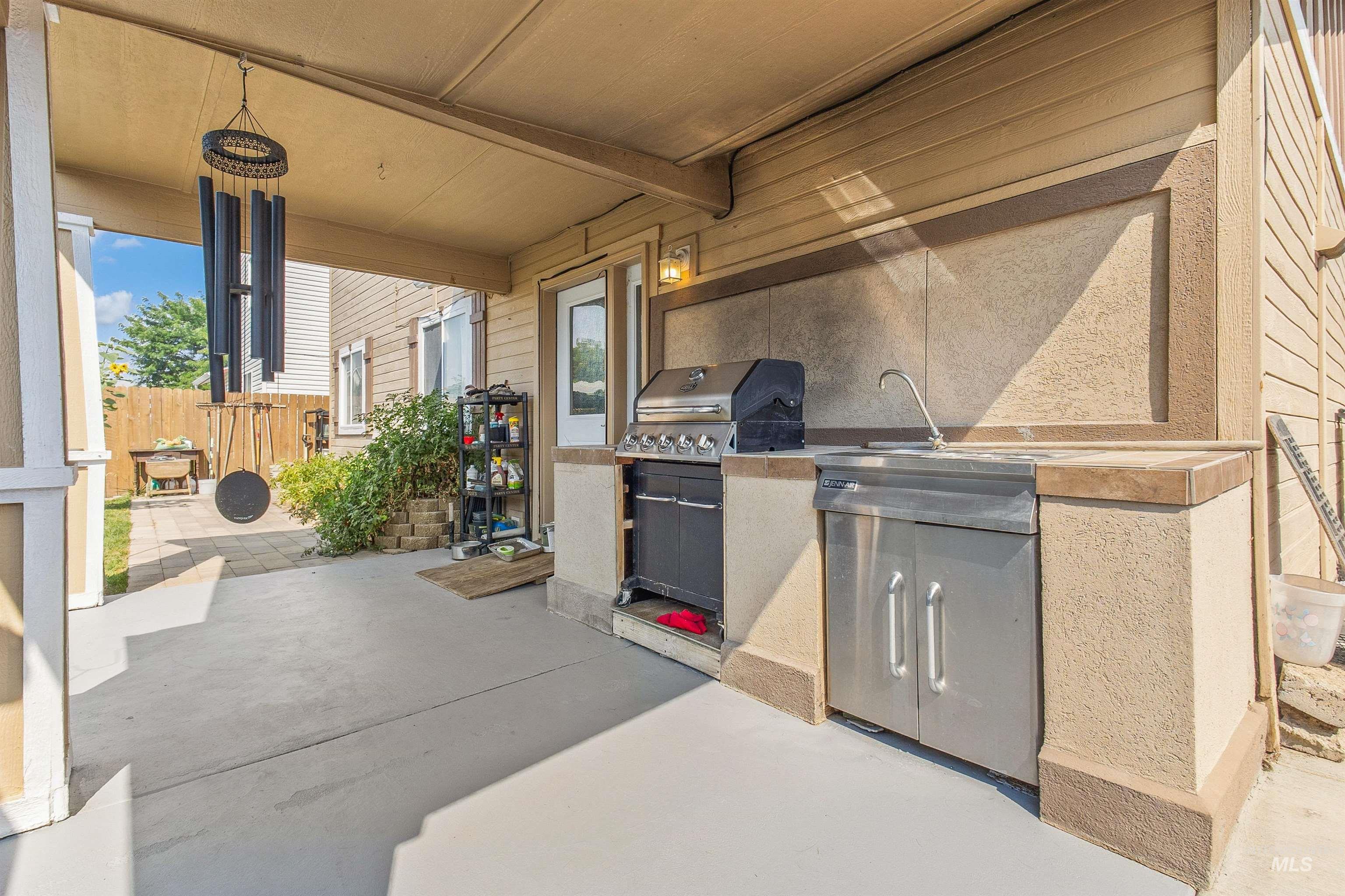 916 Graycliff Drive, Caldwell, Idaho 83607, 3 Bedrooms, 2 Bathrooms, Residential For Sale, Price $349,900,MLS 98995470