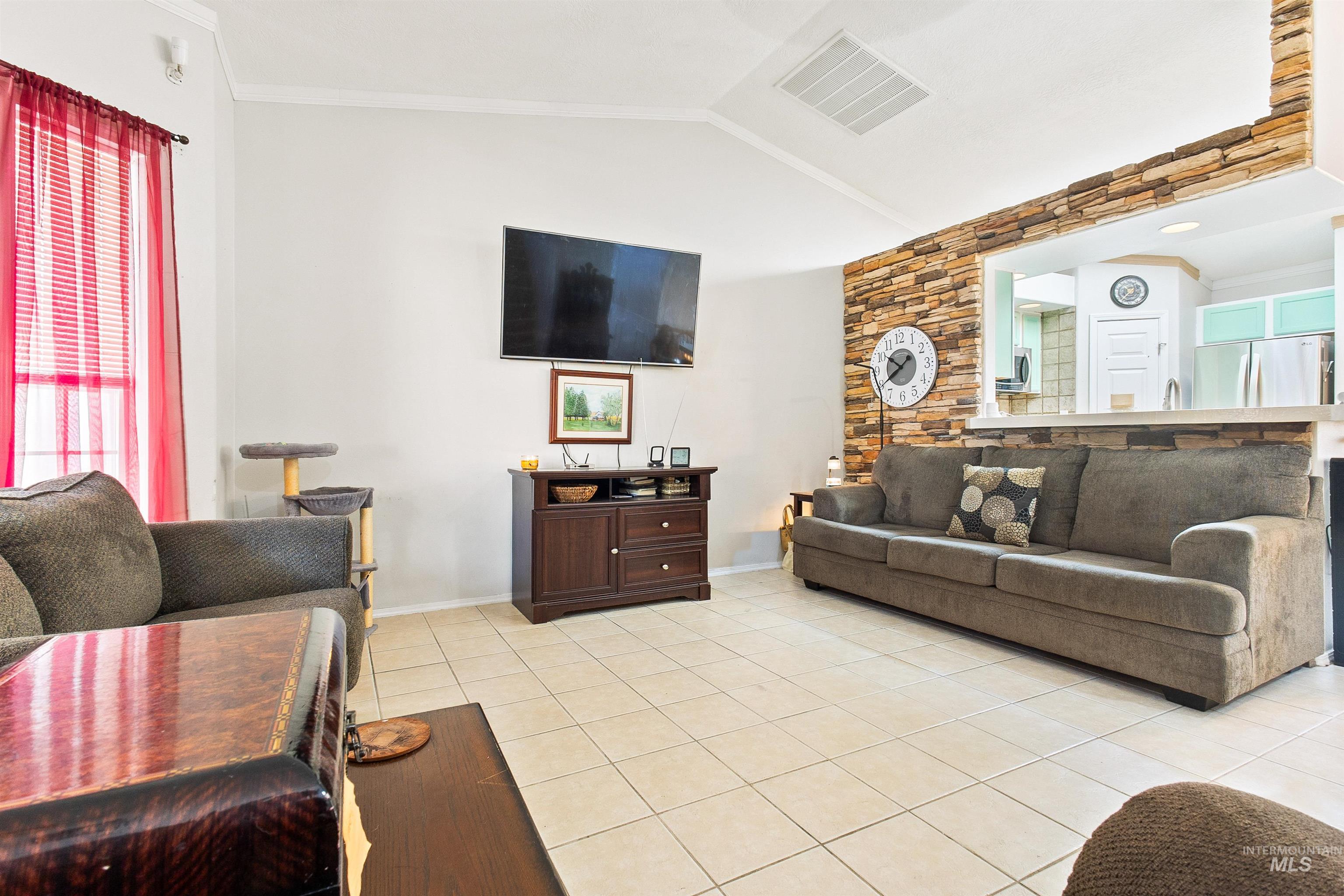 916 Graycliff Drive, Caldwell, Idaho 83607, 3 Bedrooms, 2 Bathrooms, Residential For Sale, Price $359,000,MLS 98995470
