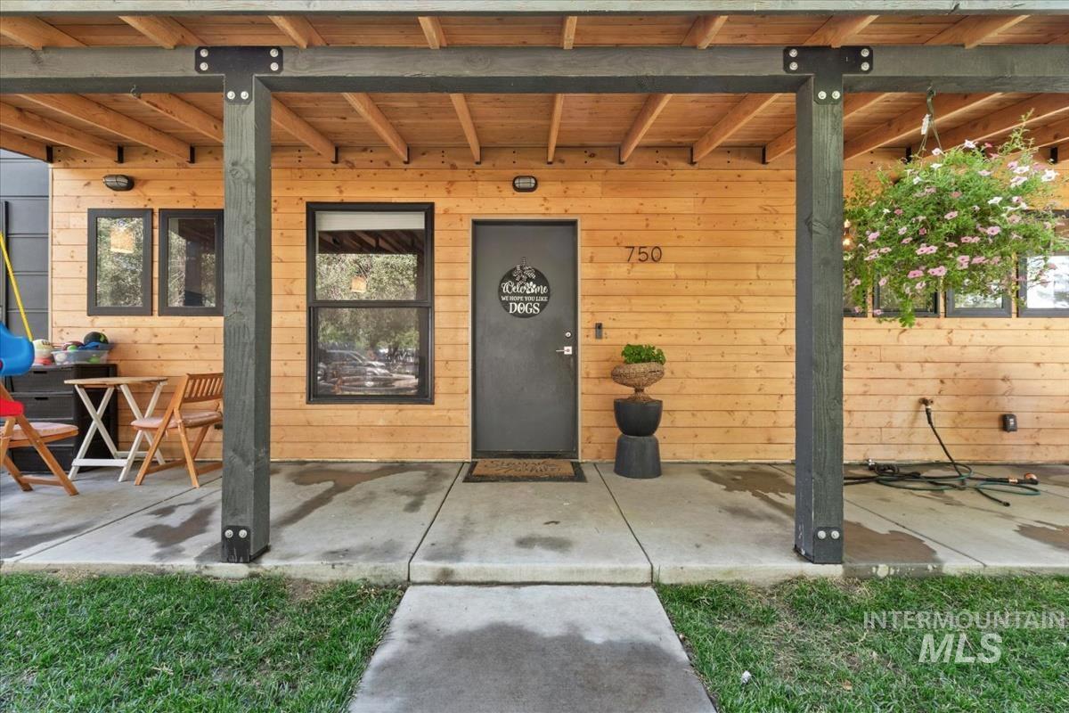 750 S 3rd W. B, Mountain Home, Idaho 83647, 4 Bedrooms, 2.5 Bathrooms, Residential For Sale, Price $409,999, 98995482