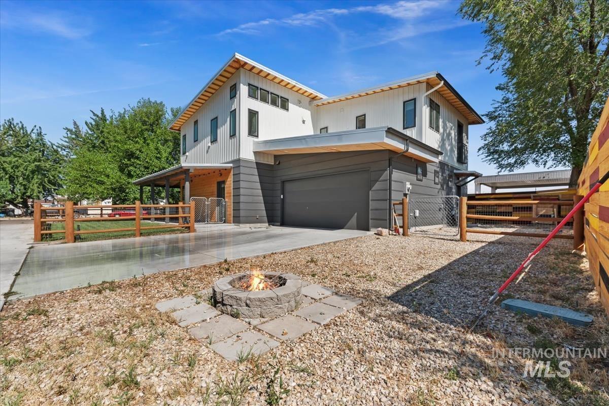 750 S 3rd W. B, Mountain Home, Idaho 83647, 4 Bedrooms, 2.5 Bathrooms, Residential For Sale, Price $409,999, 98995482