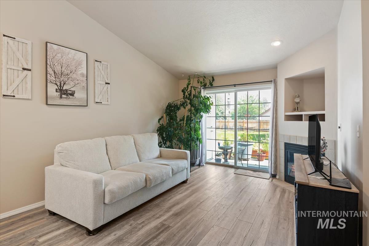 98 E Waterbury Ln, Meridian, Idaho 83646, 2 Bedrooms, 2 Bathrooms, Residential For Sale, Price $299,999, 98995484