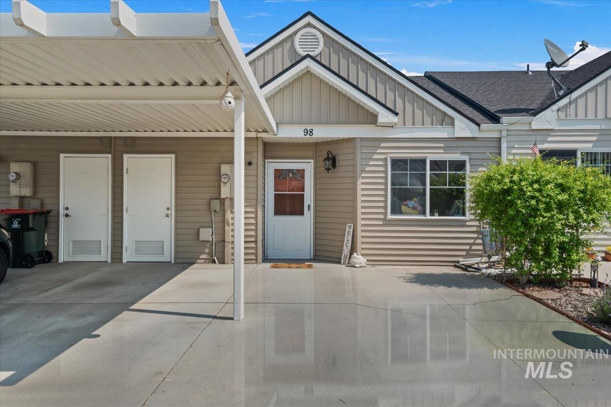 98 E Waterbury Ln, Meridian, Idaho 83646, 2 Bedrooms, 2 Bathrooms, Residential For Sale, Price $299,999, 98995484