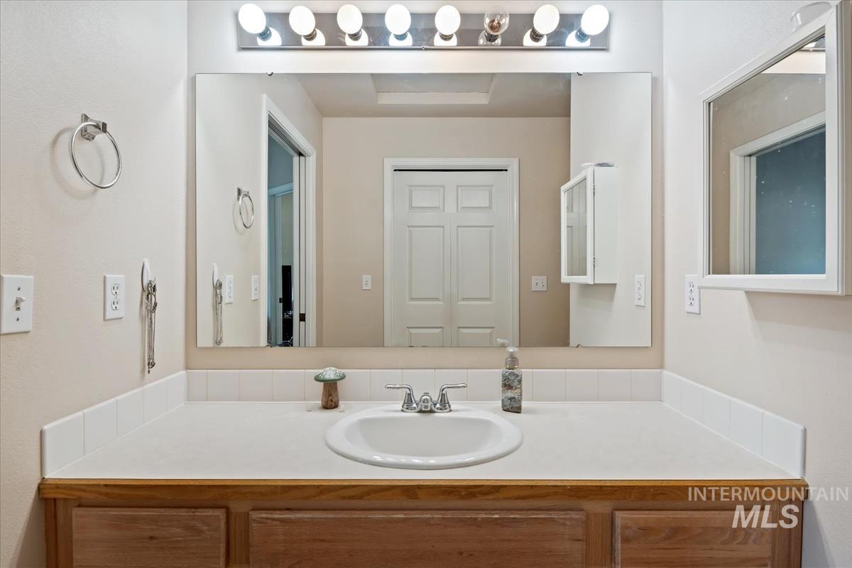 98 E Waterbury Ln, Meridian, Idaho 83646, 2 Bedrooms, 2 Bathrooms, Residential For Sale, Price $299,999, 98995484