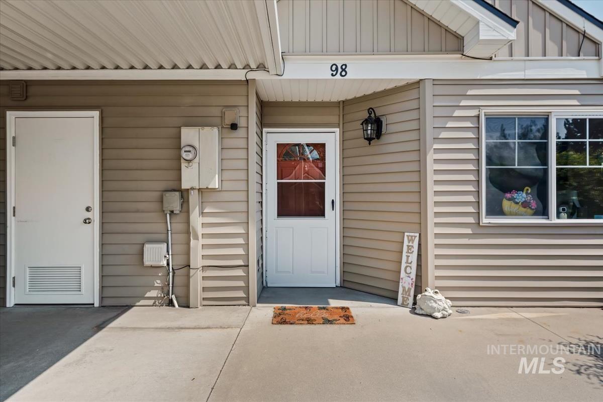 98 E Waterbury Ln, Meridian, Idaho 83646, 2 Bedrooms, 2 Bathrooms, Residential For Sale, Price $299,999, 98995484