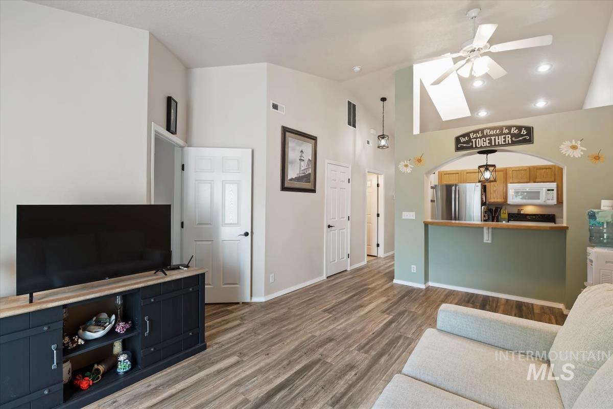 98 E Waterbury Ln, Meridian, Idaho 83646, 2 Bedrooms, 2 Bathrooms, Residential For Sale, Price $299,999, 98995484