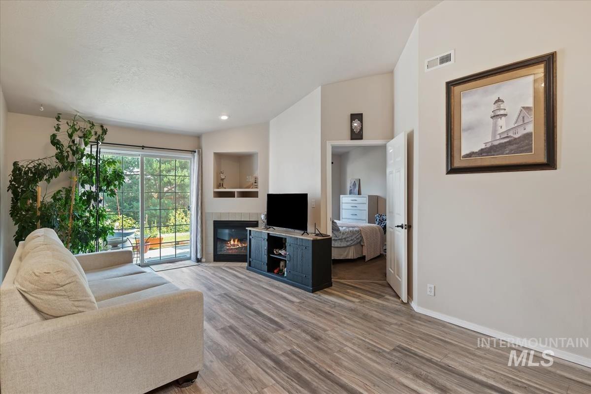 98 E Waterbury Ln, Meridian, Idaho 83646, 2 Bedrooms, 2 Bathrooms, Residential For Sale, Price $299,999, 98995484