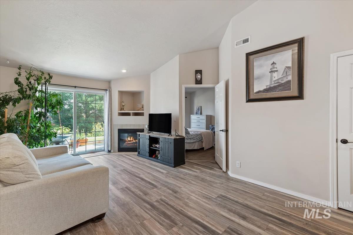 98 E Waterbury Ln, Meridian, Idaho 83646, 2 Bedrooms, 2 Bathrooms, Residential For Sale, Price $299,999, 98995484