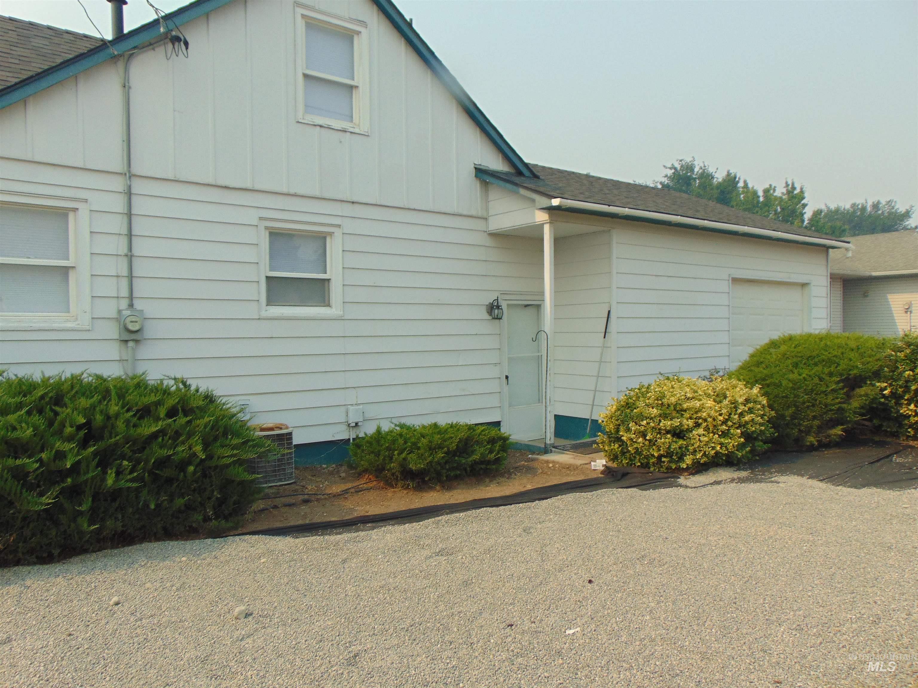 1864 W Idaho Ave., Ontario, Oregon 97914, 4 Bedrooms, 2 Bathrooms, Residential For Sale, Price $274,900, 98995491