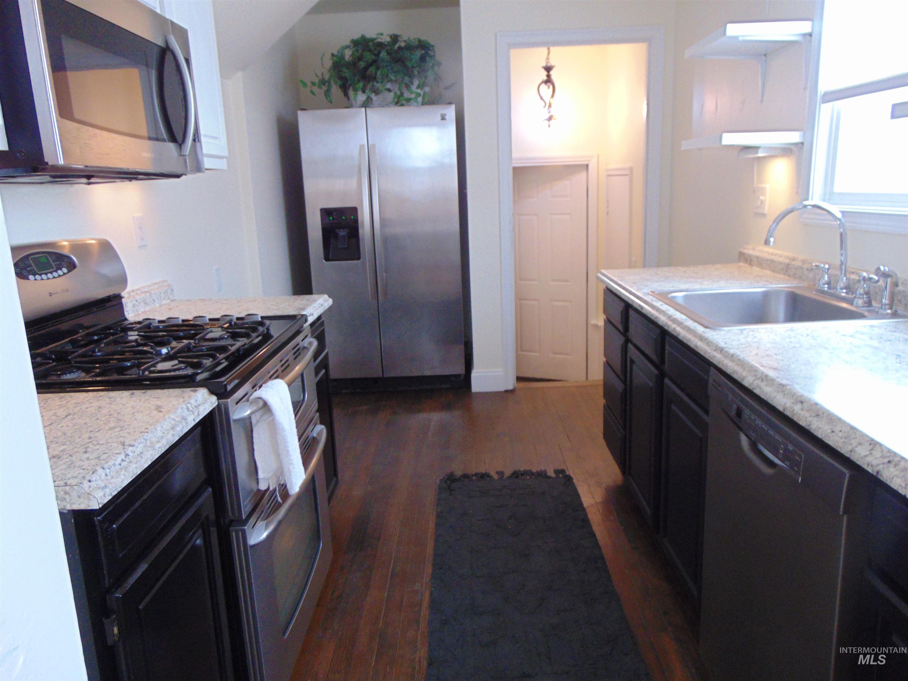 1864 W Idaho Ave., Ontario, Oregon 97914, 4 Bedrooms, 2 Bathrooms, Residential For Sale, Price $274,900, 98995491