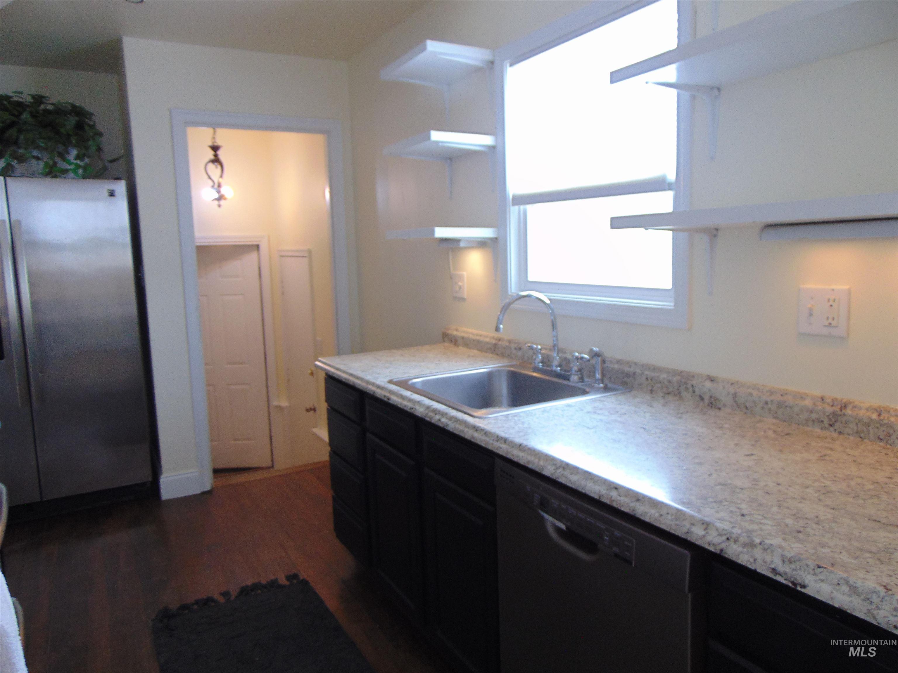 1864 W Idaho Ave., Ontario, Oregon 97914, 4 Bedrooms, 2 Bathrooms, Residential For Sale, Price $274,900, 98995491