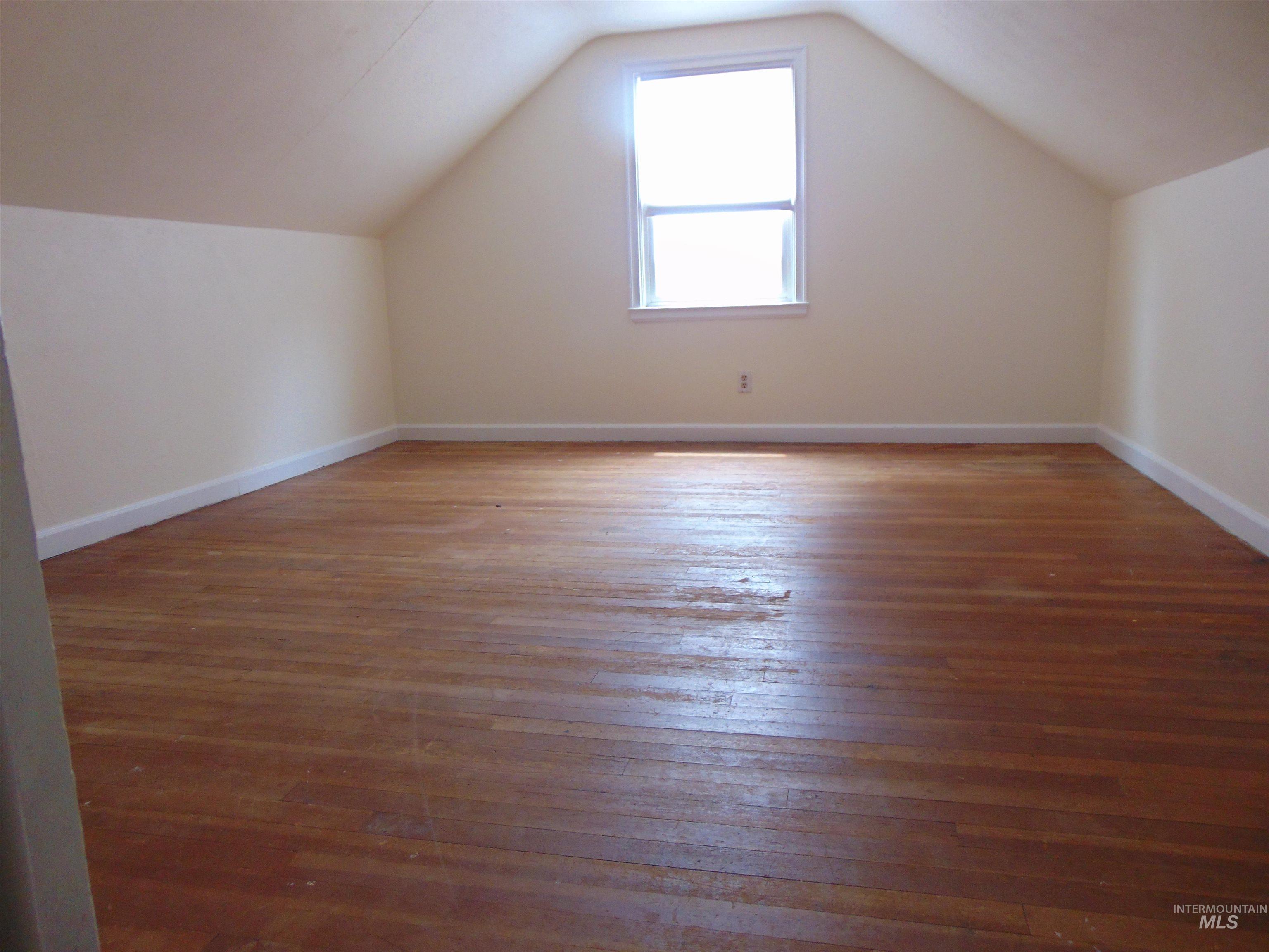 1864 W Idaho Ave., Ontario, Oregon 97914, 4 Bedrooms, 2 Bathrooms, Residential For Sale, Price $274,900, 98995491