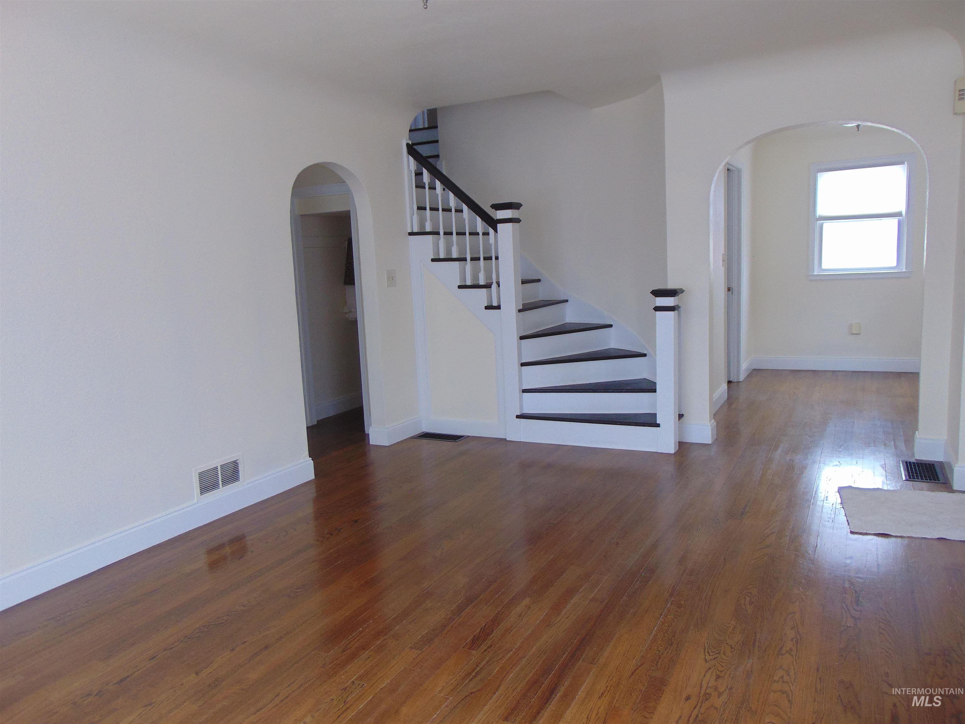 1864 W Idaho Ave., Ontario, Oregon 97914, 4 Bedrooms, 2 Bathrooms, Residential For Sale, Price $274,900, 98995491