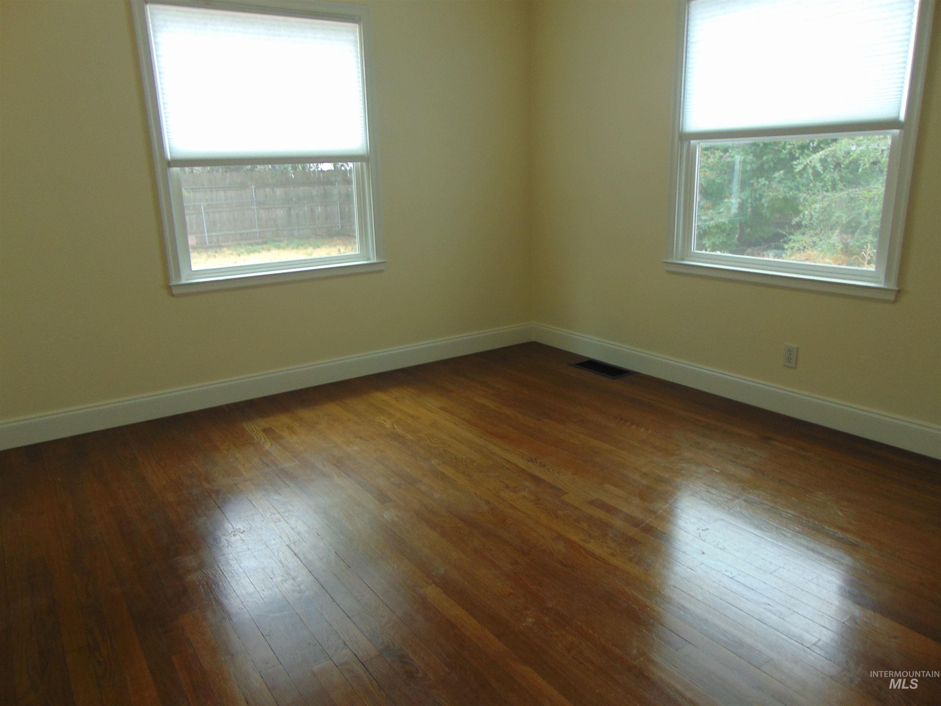 1864 W Idaho Ave., Ontario, Oregon 97914, 4 Bedrooms, 2 Bathrooms, Residential For Sale, Price $274,900, 98995491