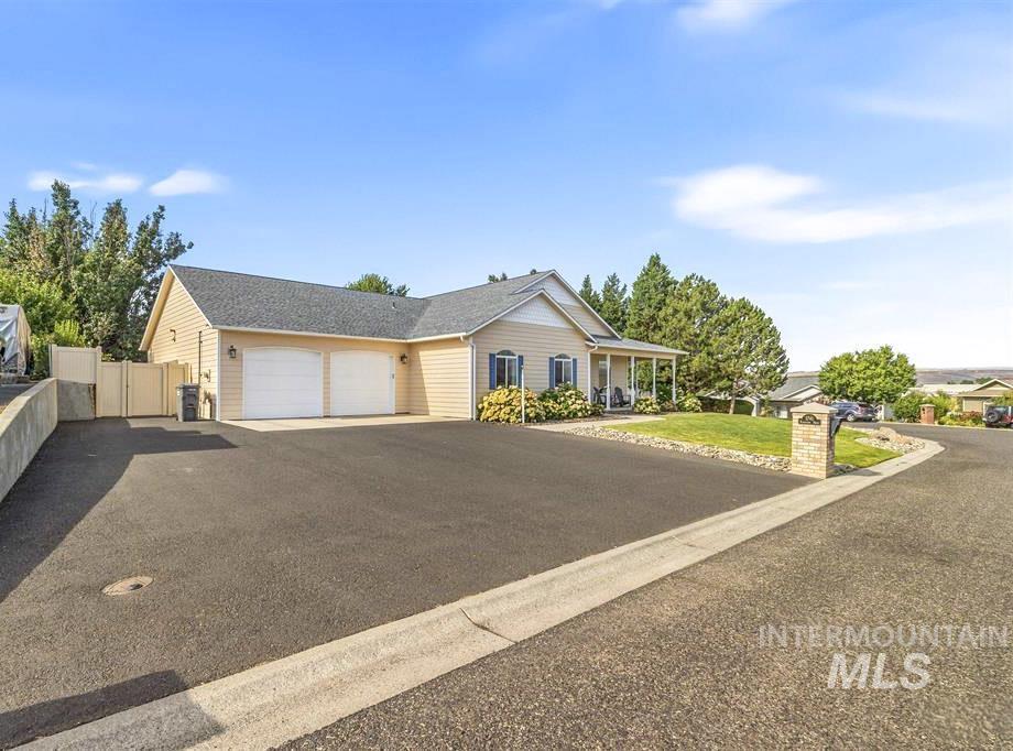 1741 Ridgeview Dr, Clarkston, Washington 99403, 3 Bedrooms, 2 Bathrooms, Residential For Sale, Price $534,900, 98995494