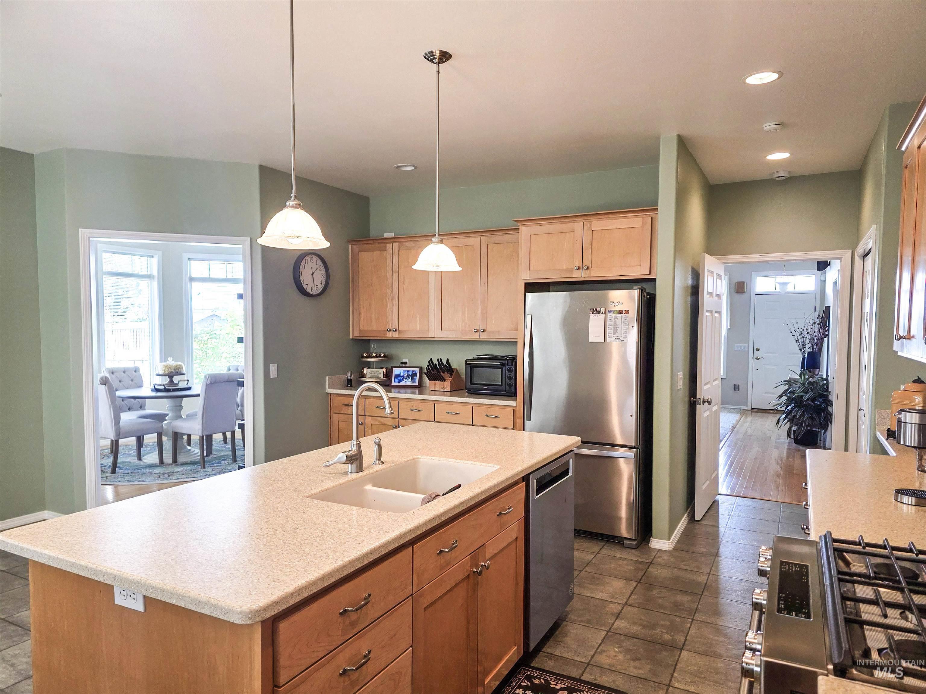 1741 Ridgeview Dr, Clarkston, Washington 99403, 3 Bedrooms, 2 Bathrooms, Residential For Sale, Price $534,900, 98995494