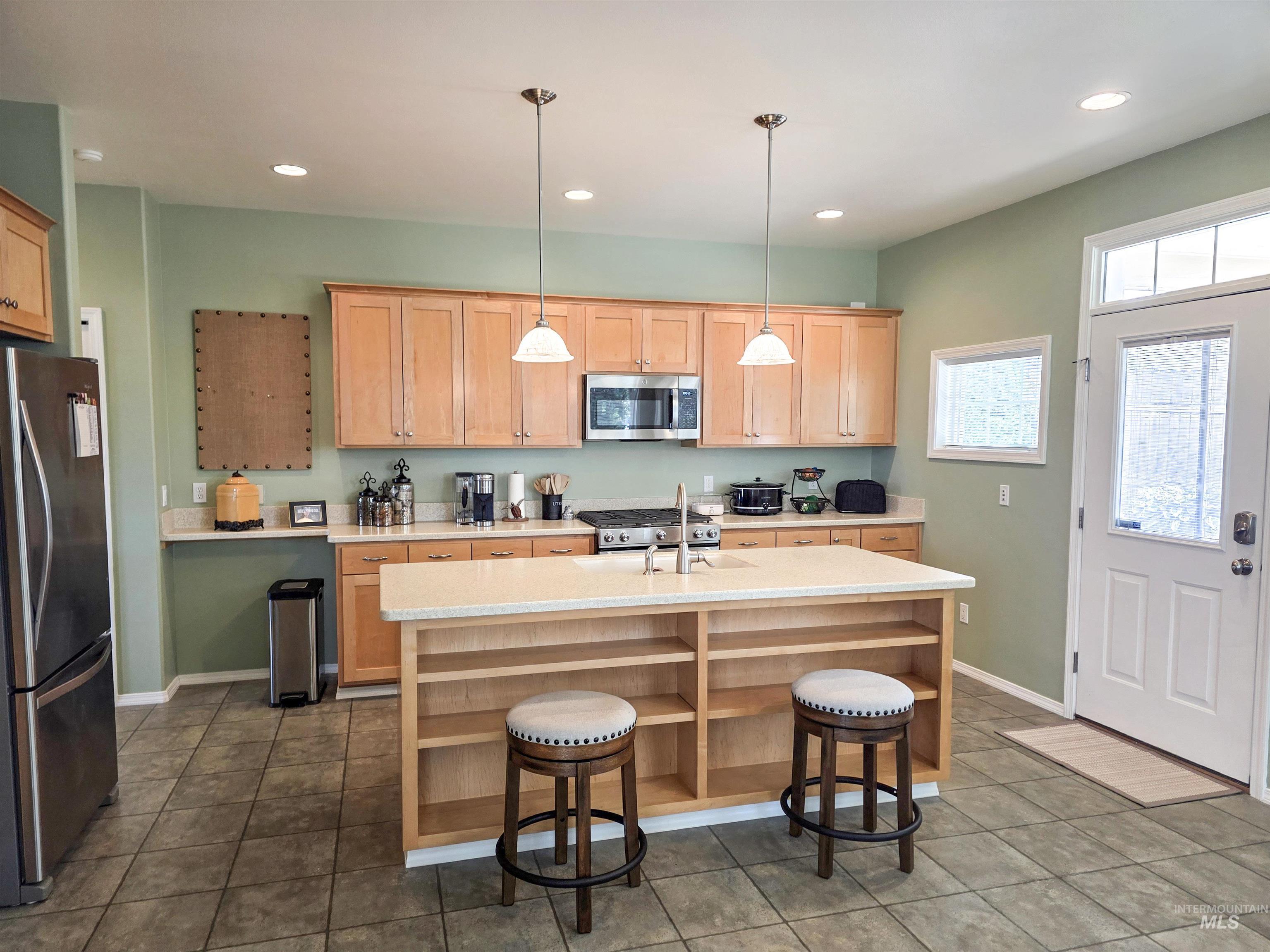 1741 Ridgeview Dr, Clarkston, Washington 99403, 3 Bedrooms, 2 Bathrooms, Residential For Sale, Price $534,900, 98995494