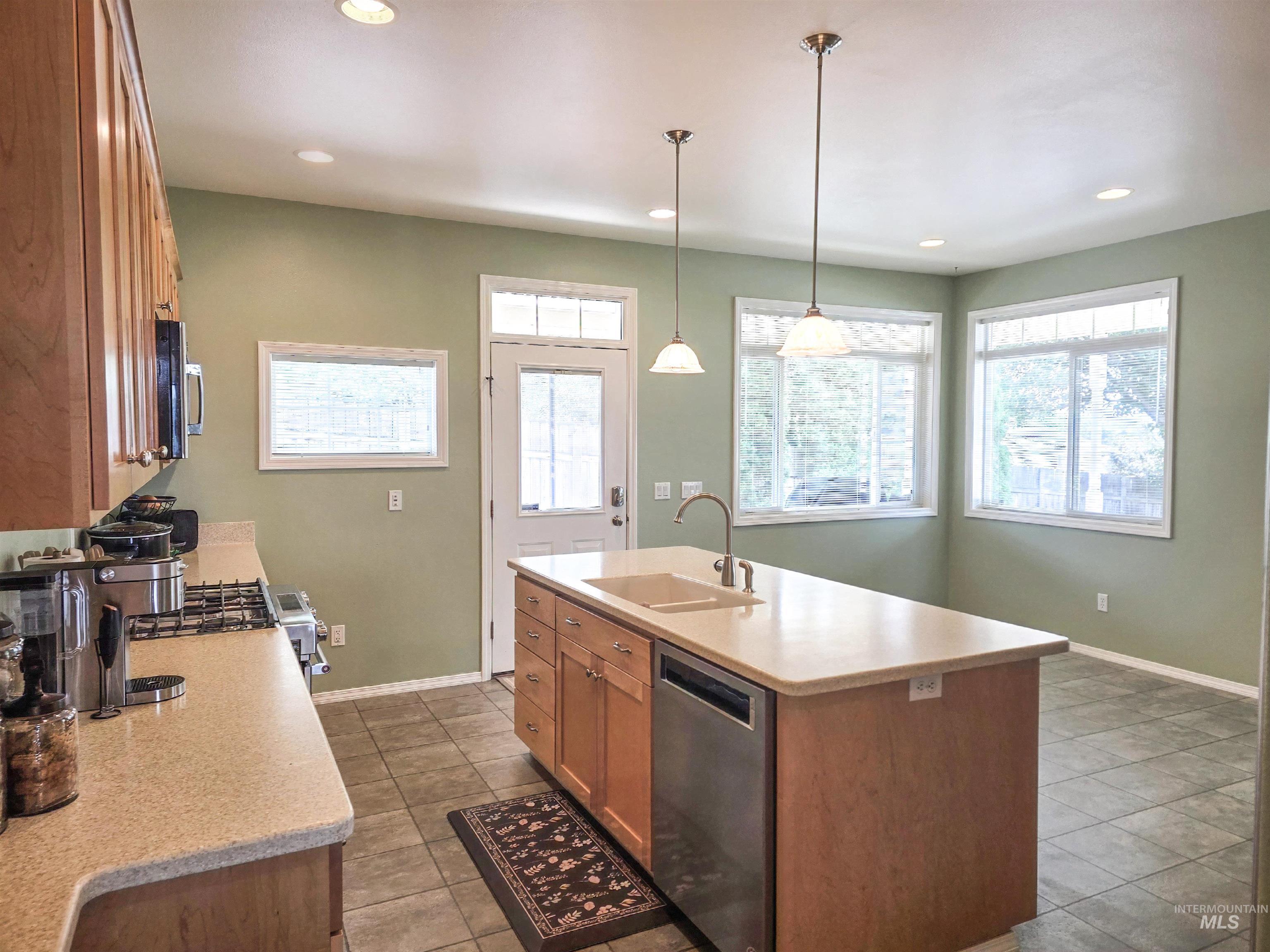 1741 Ridgeview Dr, Clarkston, Washington 99403, 3 Bedrooms, 2 Bathrooms, Residential For Sale, Price $534,900, 98995494