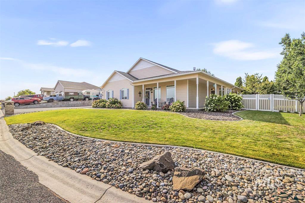 1741 Ridgeview Dr, Clarkston, Washington 99403, 3 Bedrooms, 2 Bathrooms, Residential For Sale, Price $534,900, 98995494