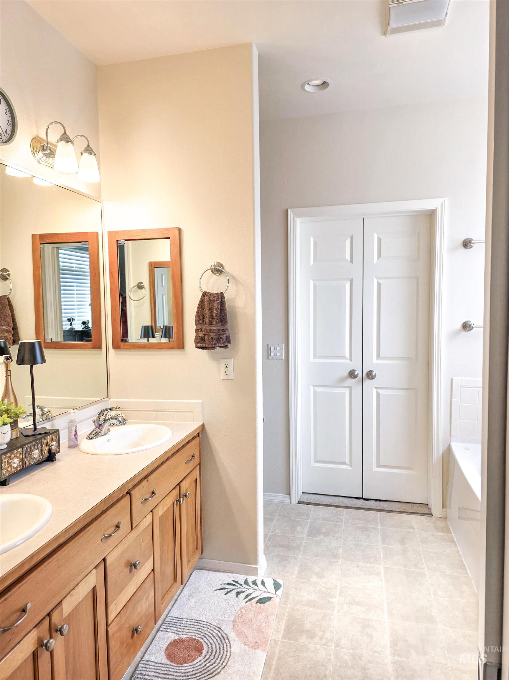 1741 Ridgeview Dr, Clarkston, Washington 99403, 3 Bedrooms, 2 Bathrooms, Residential For Sale, Price $534,900, 98995494