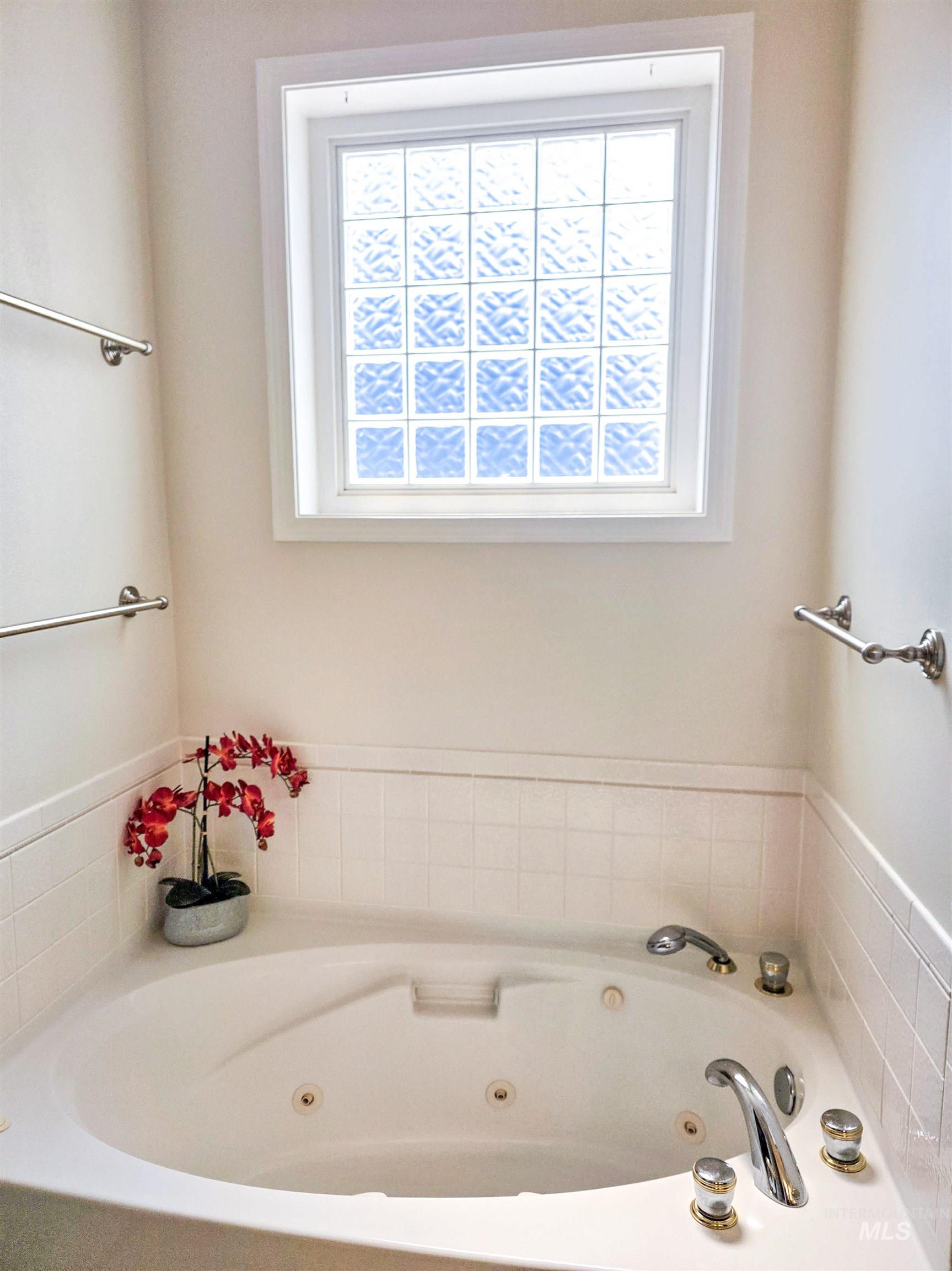 1741 Ridgeview Dr, Clarkston, Washington 99403, 3 Bedrooms, 2 Bathrooms, Residential For Sale, Price $534,900, 98995494