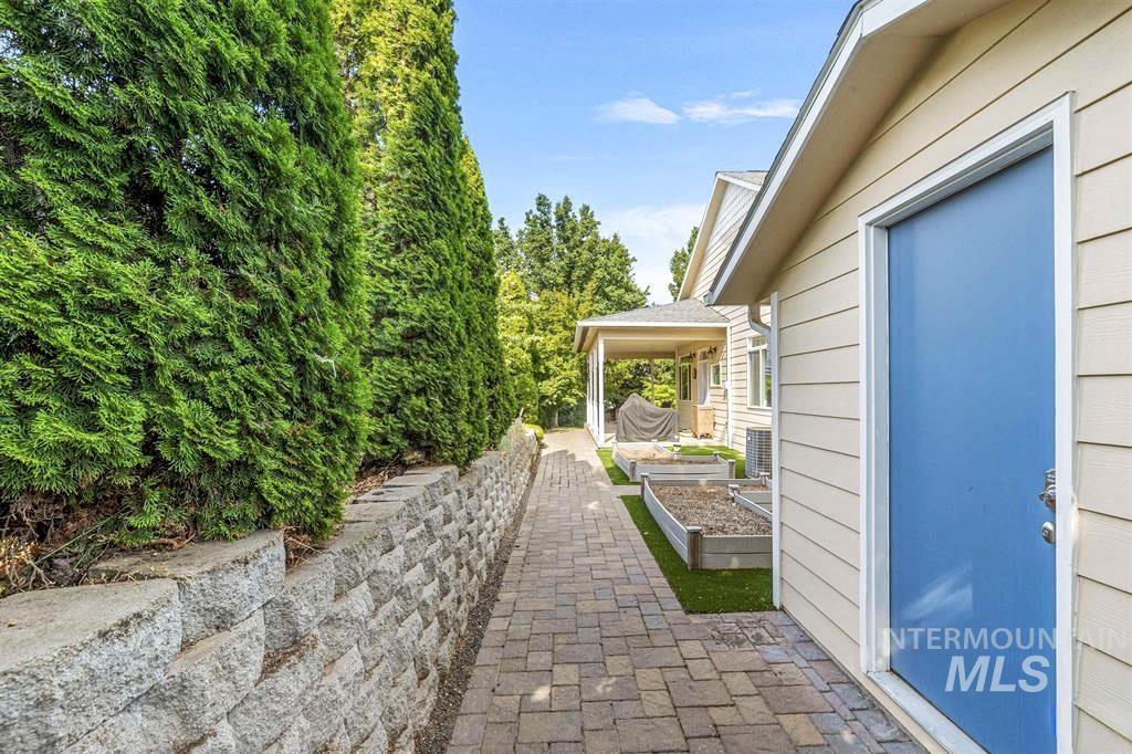 1741 Ridgeview Dr, Clarkston, Washington 99403, 3 Bedrooms, 2 Bathrooms, Residential For Sale, Price $534,900, 98995494