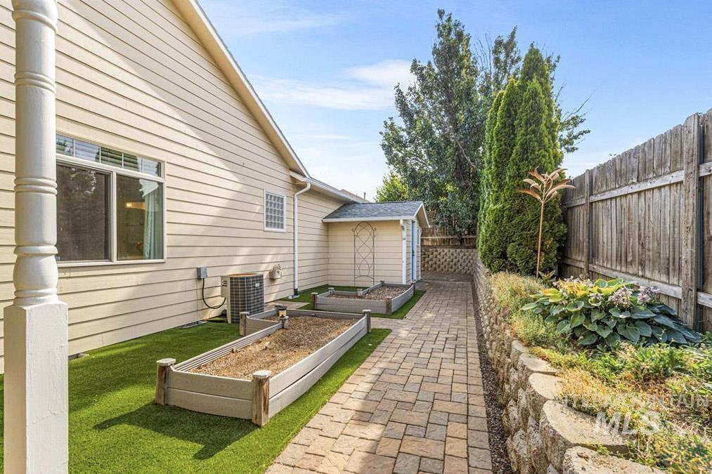 1741 Ridgeview Dr, Clarkston, Washington 99403, 3 Bedrooms, 2 Bathrooms, Residential For Sale, Price $534,900, 98995494
