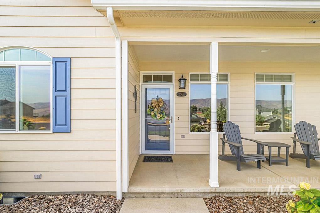 1741 Ridgeview Dr, Clarkston, Washington 99403, 3 Bedrooms, 2 Bathrooms, Residential For Sale, Price $534,900, 98995494