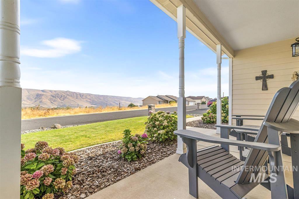 1741 Ridgeview Dr, Clarkston, Washington 99403, 3 Bedrooms, 2 Bathrooms, Residential For Sale, Price $534,900, 98995494