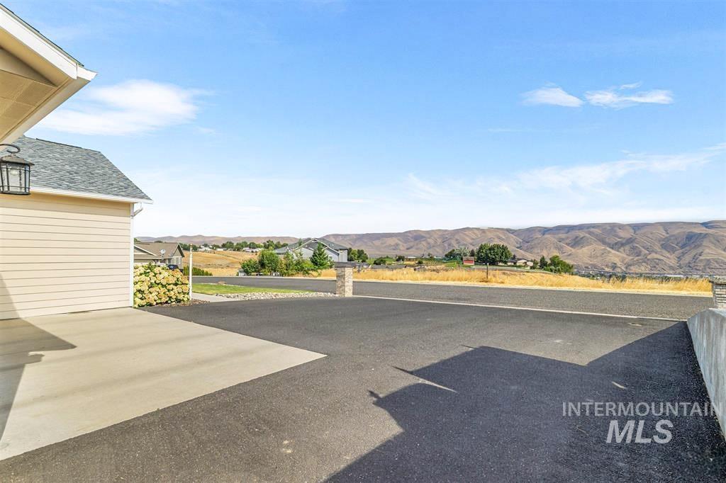 1741 Ridgeview Dr, Clarkston, Washington 99403, 3 Bedrooms, 2 Bathrooms, Residential For Sale, Price $534,900, 98995494