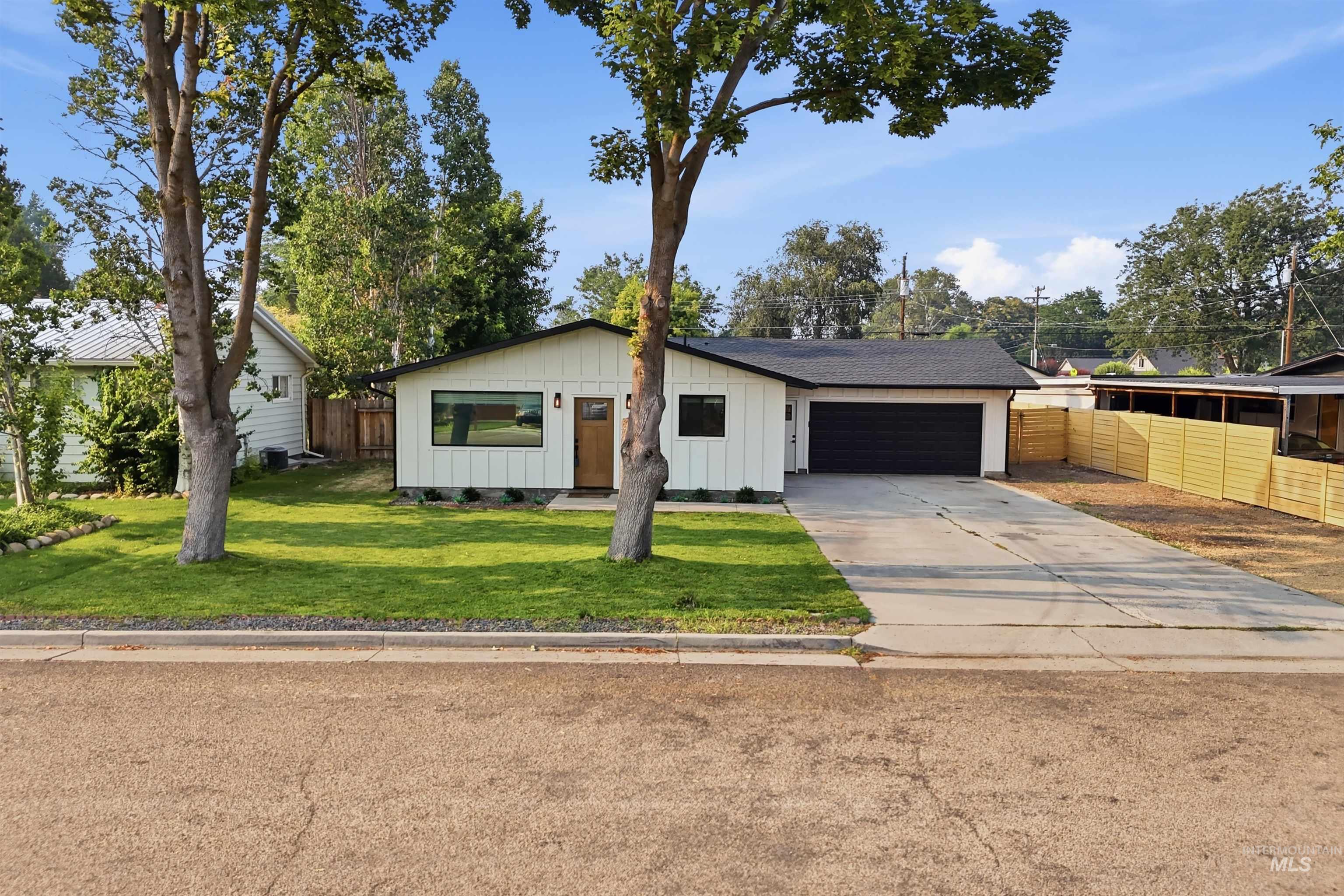 1817 Willow St, Caldwell, Idaho 83605, 3 Bedrooms, 2 Bathrooms, Residential For Sale, Price $389,900, 98995514