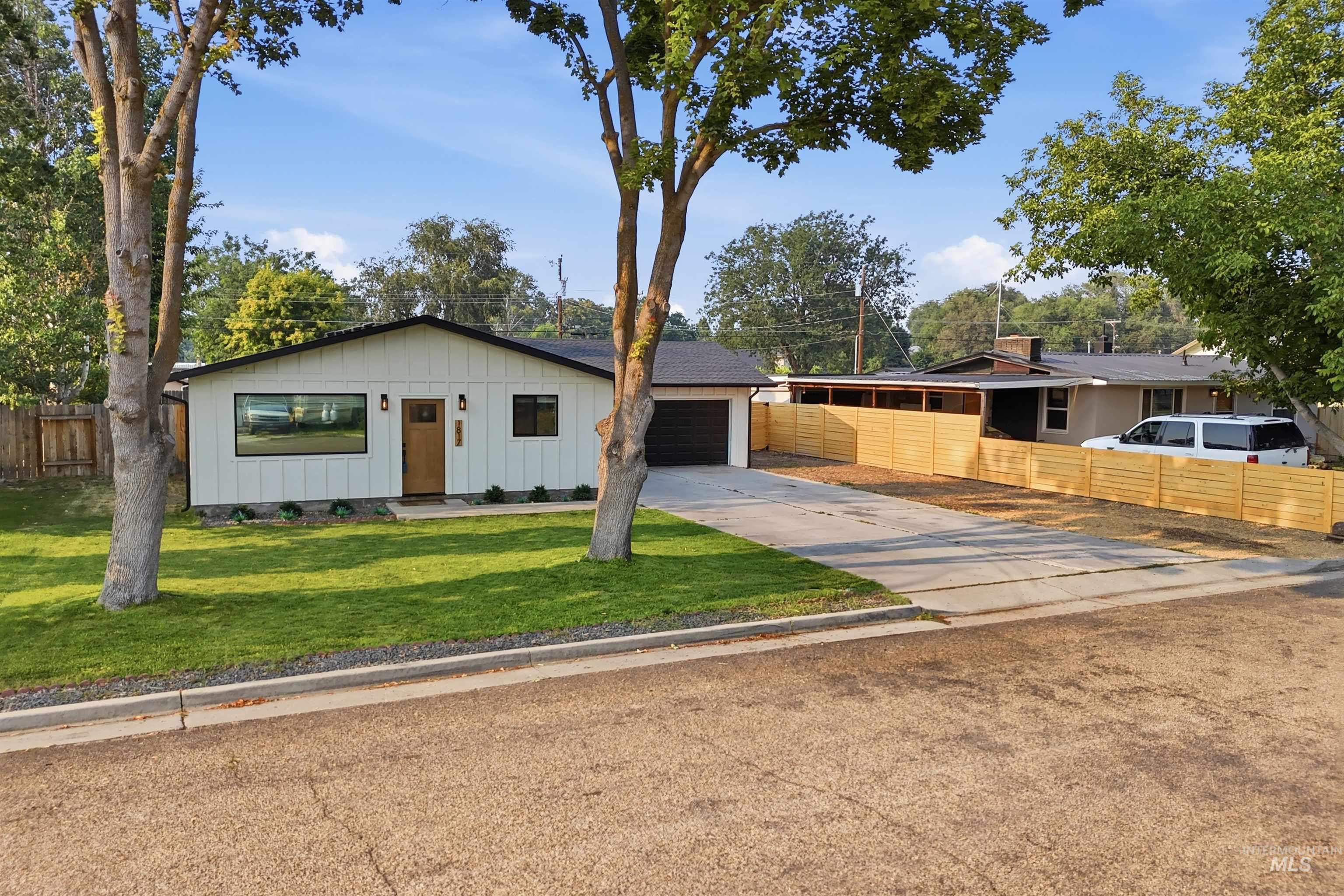 1817 Willow St, Caldwell, Idaho 83605, 3 Bedrooms, 2 Bathrooms, Residential For Sale, Price $389,900, 98995514