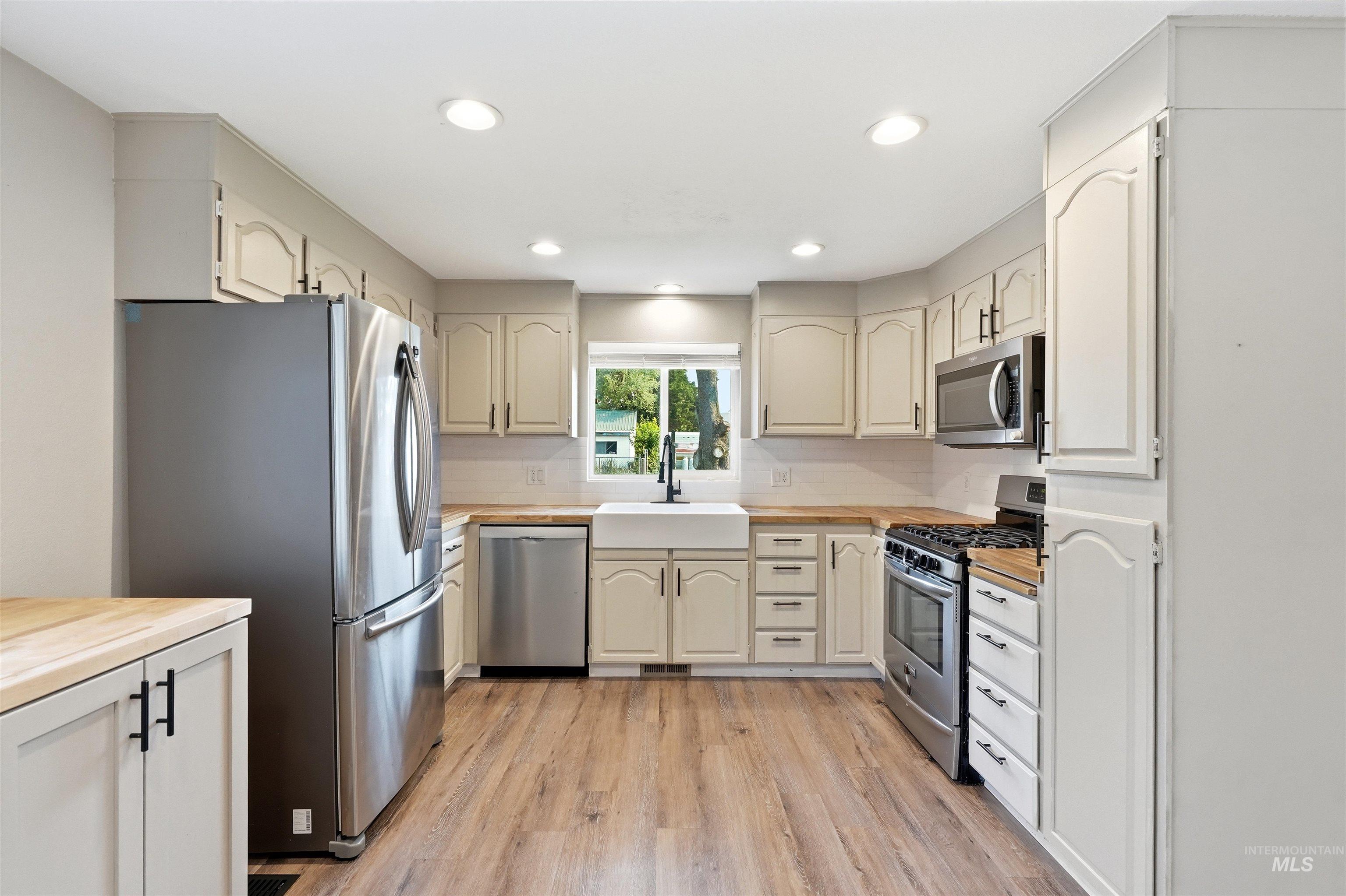 1817 Willow St, Caldwell, Idaho 83605, 3 Bedrooms, 2 Bathrooms, Residential For Sale, Price $389,900, 98995514