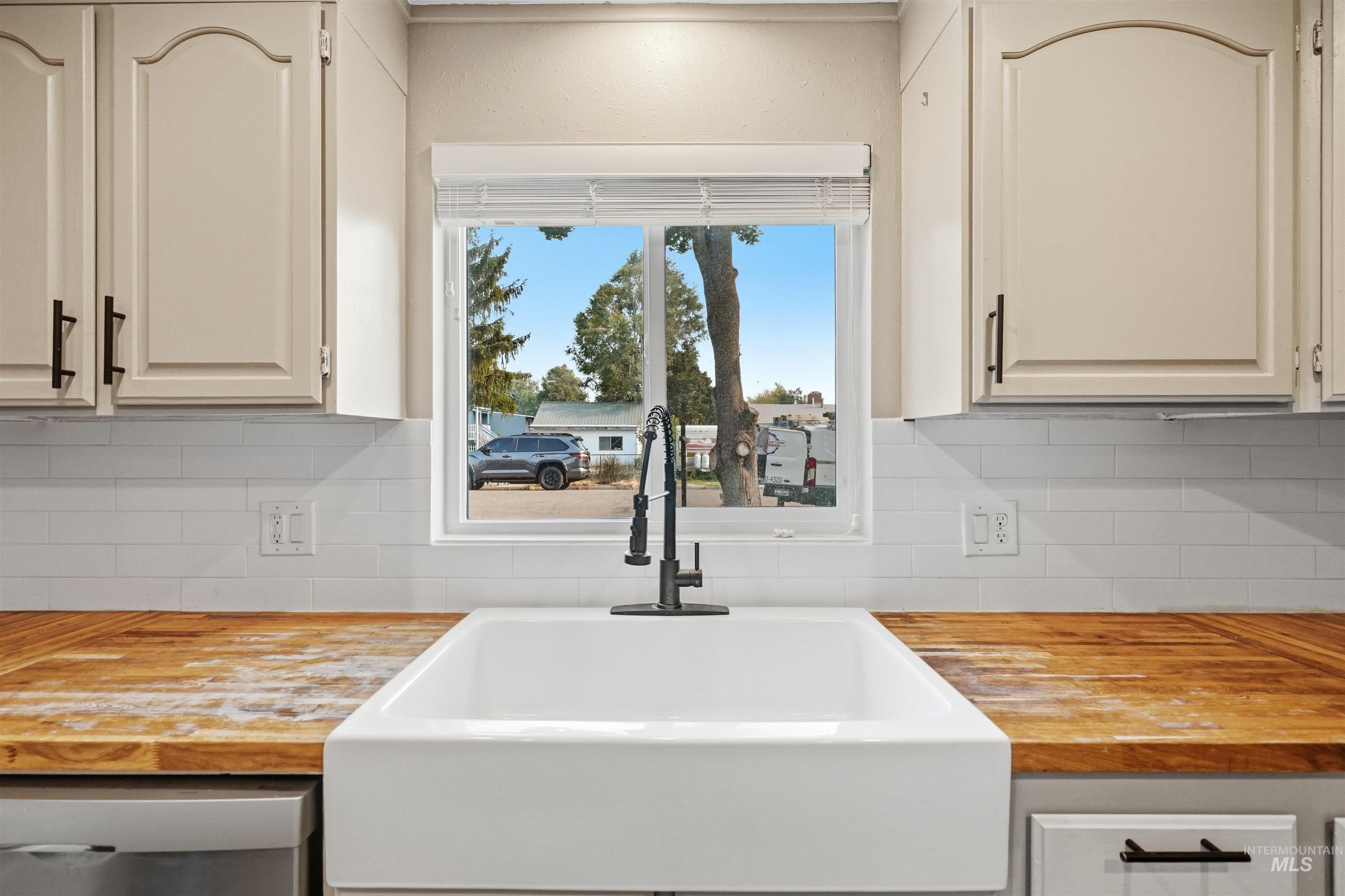 1817 Willow St, Caldwell, Idaho 83605, 3 Bedrooms, 2 Bathrooms, Residential For Sale, Price $389,900, 98995514