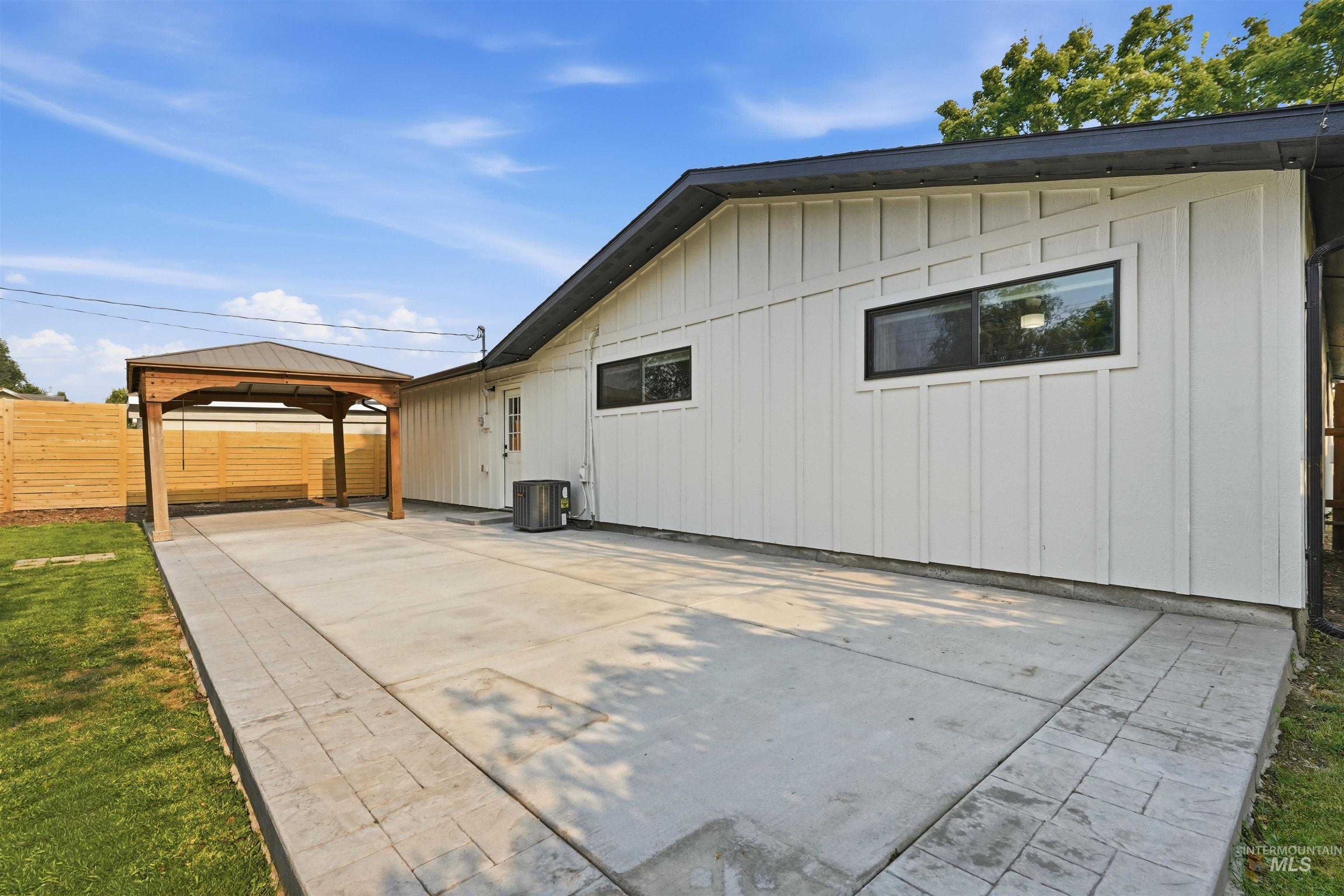 1817 Willow St, Caldwell, Idaho 83605, 3 Bedrooms, 2 Bathrooms, Residential For Sale, Price $389,900, 98995514