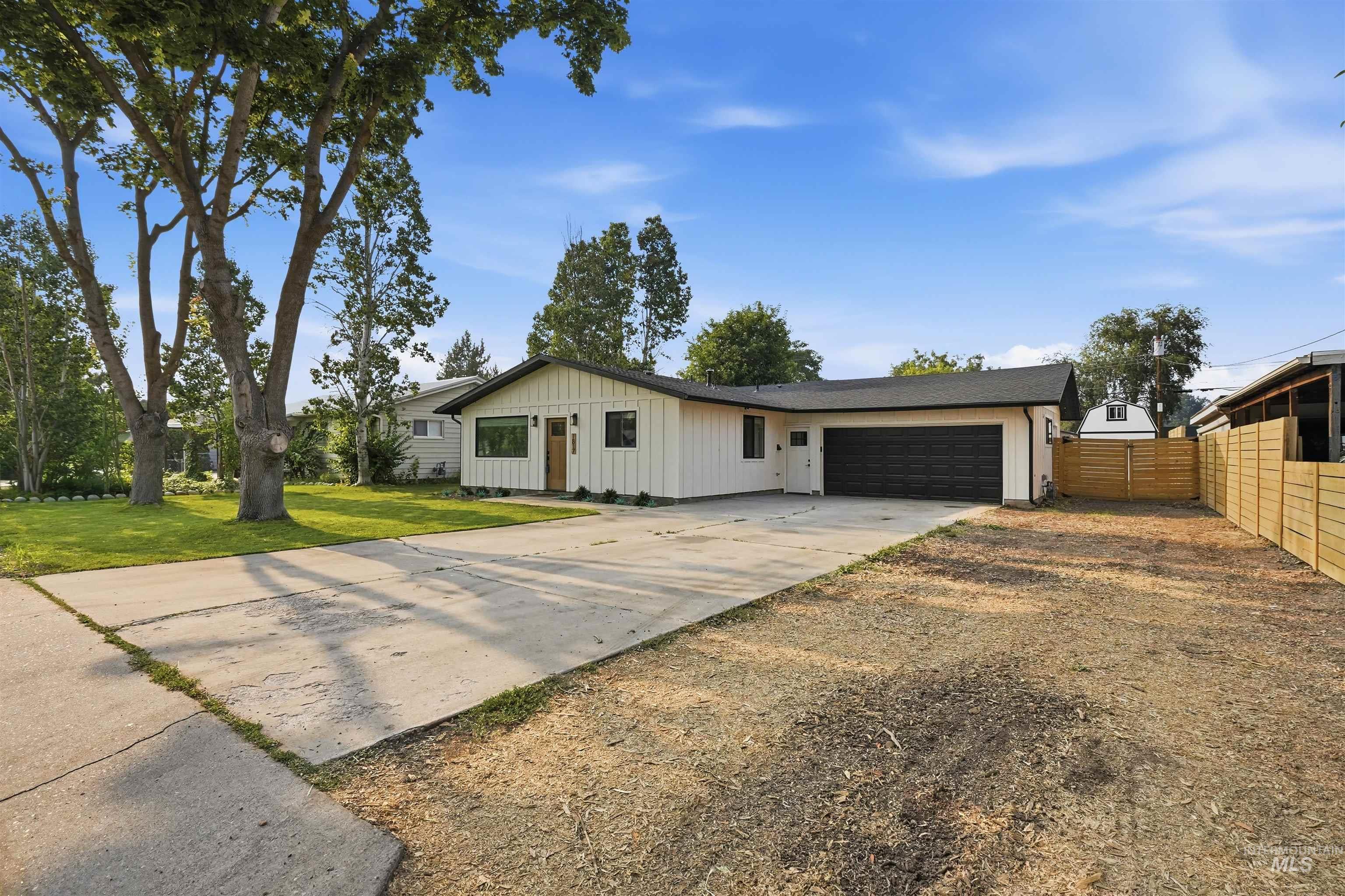 1817 Willow St, Caldwell, Idaho 83605, 3 Bedrooms, 2 Bathrooms, Residential For Sale, Price $389,900, 98995514