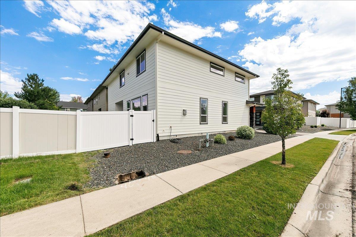 1428 E Star Dr, Meridian, Idaho 83646, 3 Bedrooms, 2.5 Bathrooms, Residential For Sale, Price $499,990, 98995516