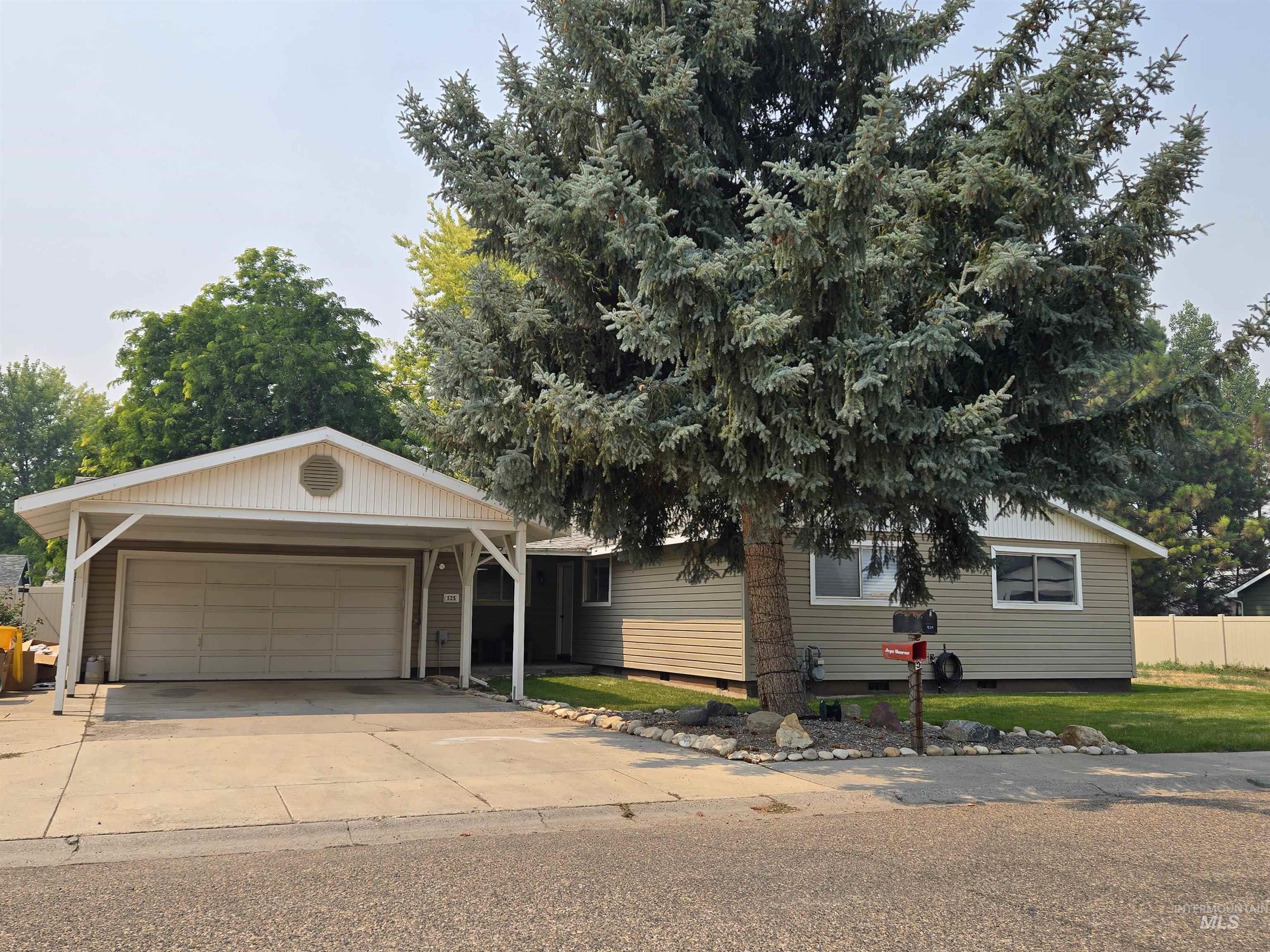 525 Reiter Dr, Ontario, Oregon 97914, 3 Bedrooms, 2 Bathrooms, Residential For Sale, Price $325,000, 98995517