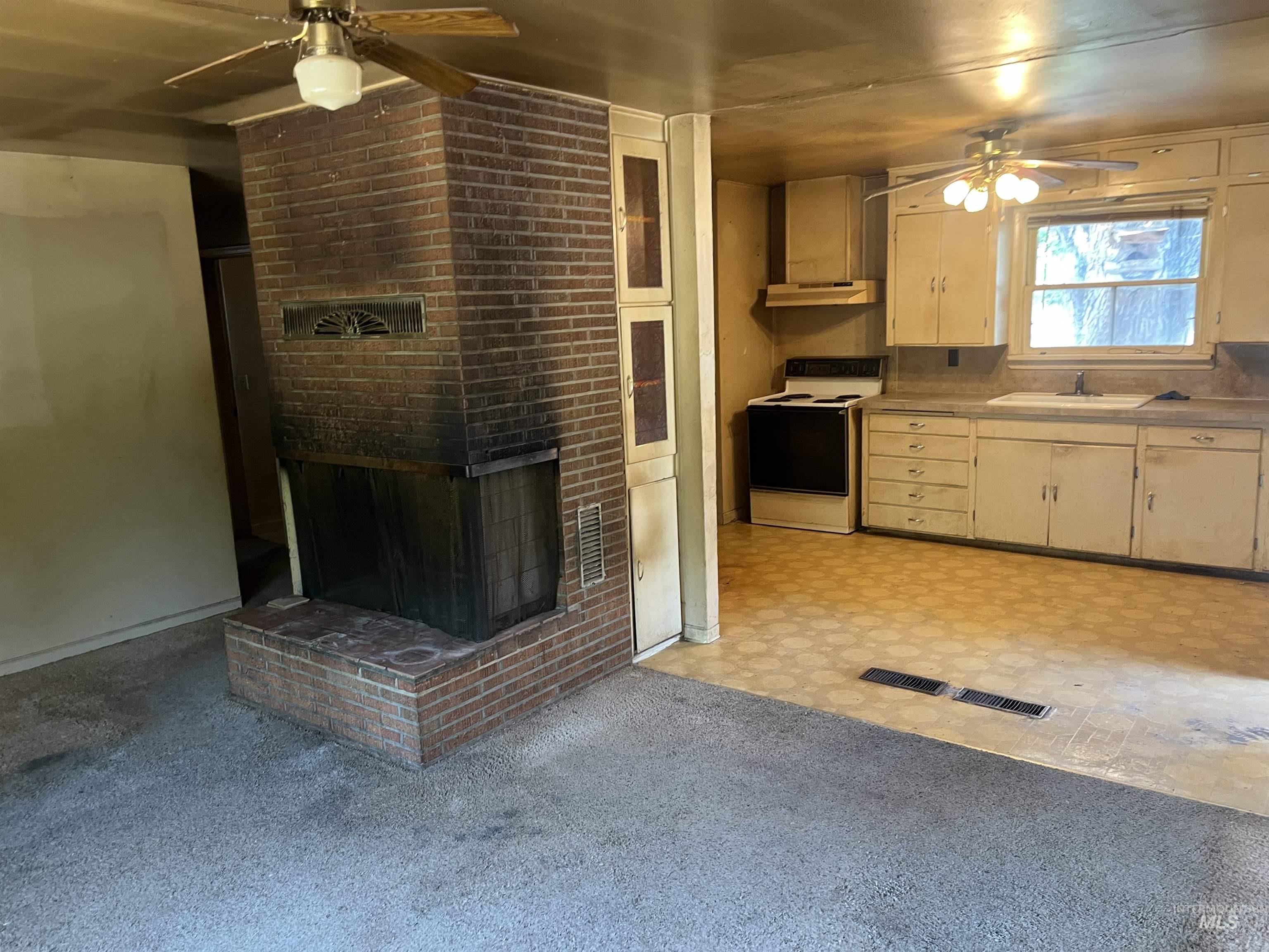 2300 S Pond, Boise, Idaho 83705, 3 Bedrooms, 1 Bathroom, Residential For Sale, Price $360,000, 98995520