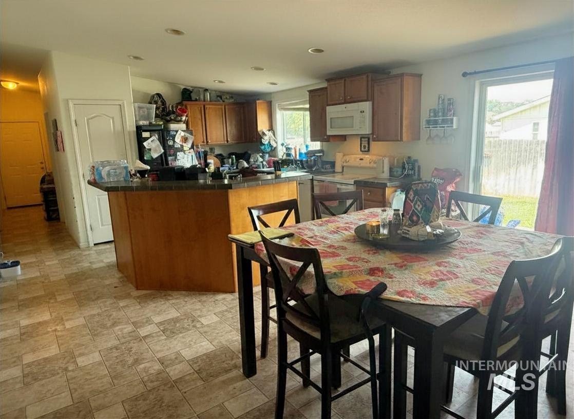 100 Ellsworth Street, Vale, Oregon 97918, 3 Bedrooms, 2 Bathrooms, Residential For Sale, Price $310,000, 98995537