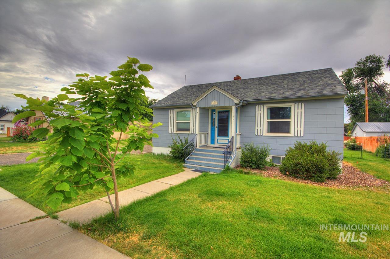 351 W Main Street South, Vale, Oregon 97918, 4 Bedrooms, 2 Bathrooms, Residential For Sale, Price $294,500, 98995544