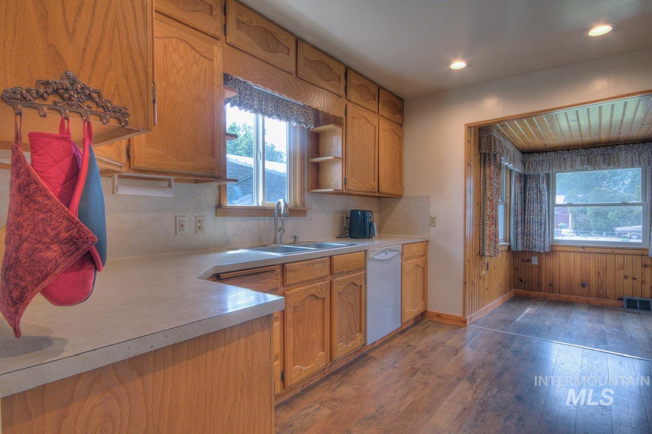 351 W Main Street South, Vale, Oregon 97918, 4 Bedrooms, 2 Bathrooms, Residential For Sale, Price $294,500, 98995544