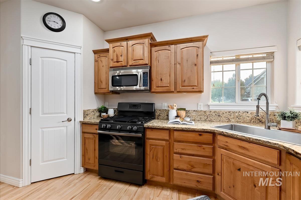296 E Baldwin Street, Meridian, Idaho 83646, 4 Bedrooms, 2.5 Bathrooms, Residential For Sale, Price $525,000,MLS 98995545