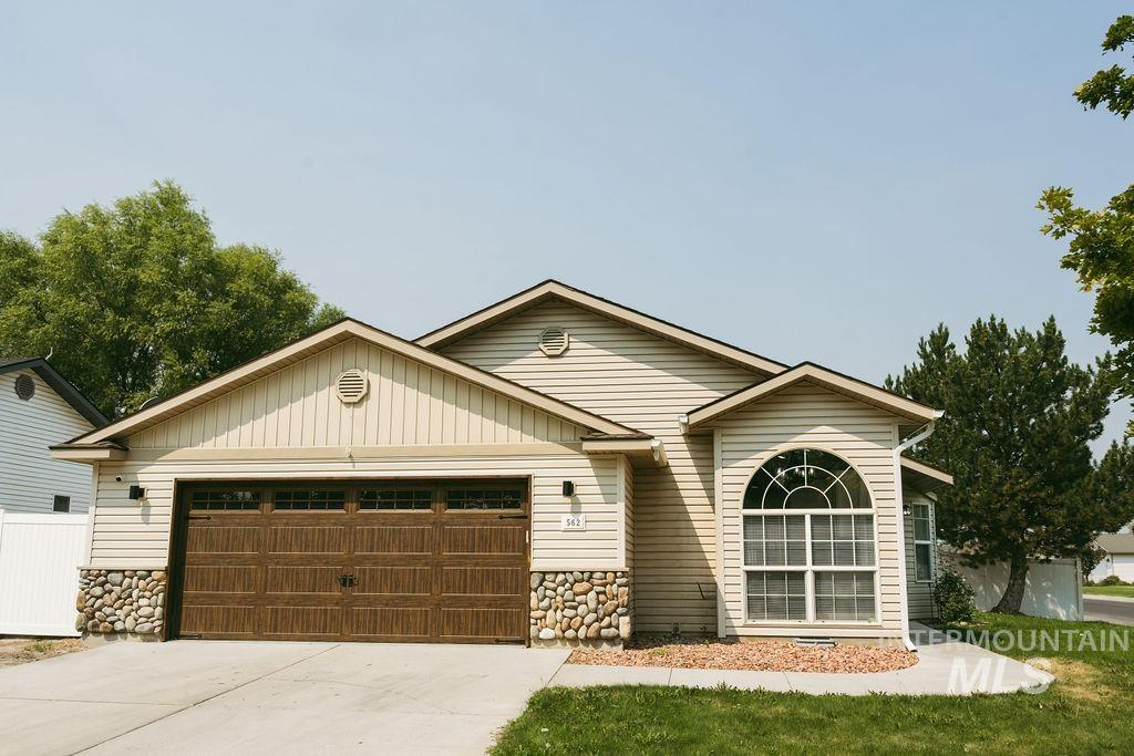 562 Picabo Dr, Twin Falls, Idaho 83301, 3 Bedrooms, 2 Bathrooms, Residential For Sale, Price $369,900, 98995556