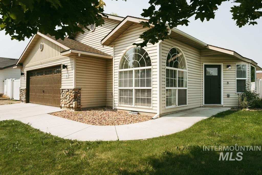 562 Picabo Dr, Twin Falls, Idaho 83301, 3 Bedrooms, 2 Bathrooms, Residential For Sale, Price $369,900, 98995556