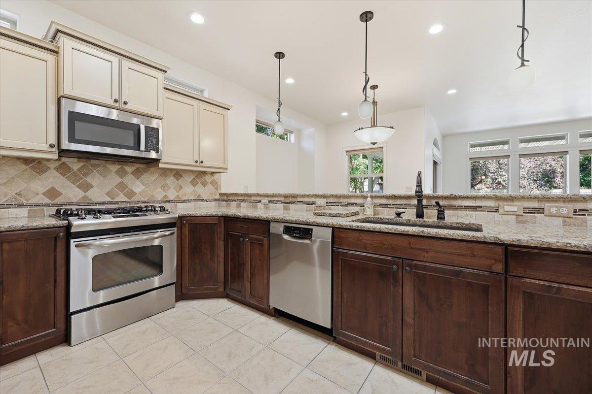 3002 W Astonte Ct., Meridian, Idaho 83646, 3 Bedrooms, 2 Bathrooms, Residential For Sale, Price $520,000, 98995558