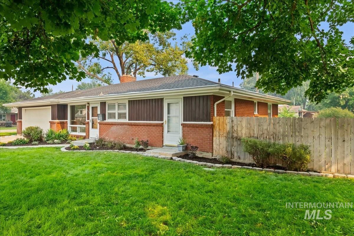 8020 W King St, Boise, Idaho 83704, 3 Bedrooms, 1.5 Bathrooms, Residential For Sale, Price $409,900,MLS 98995560