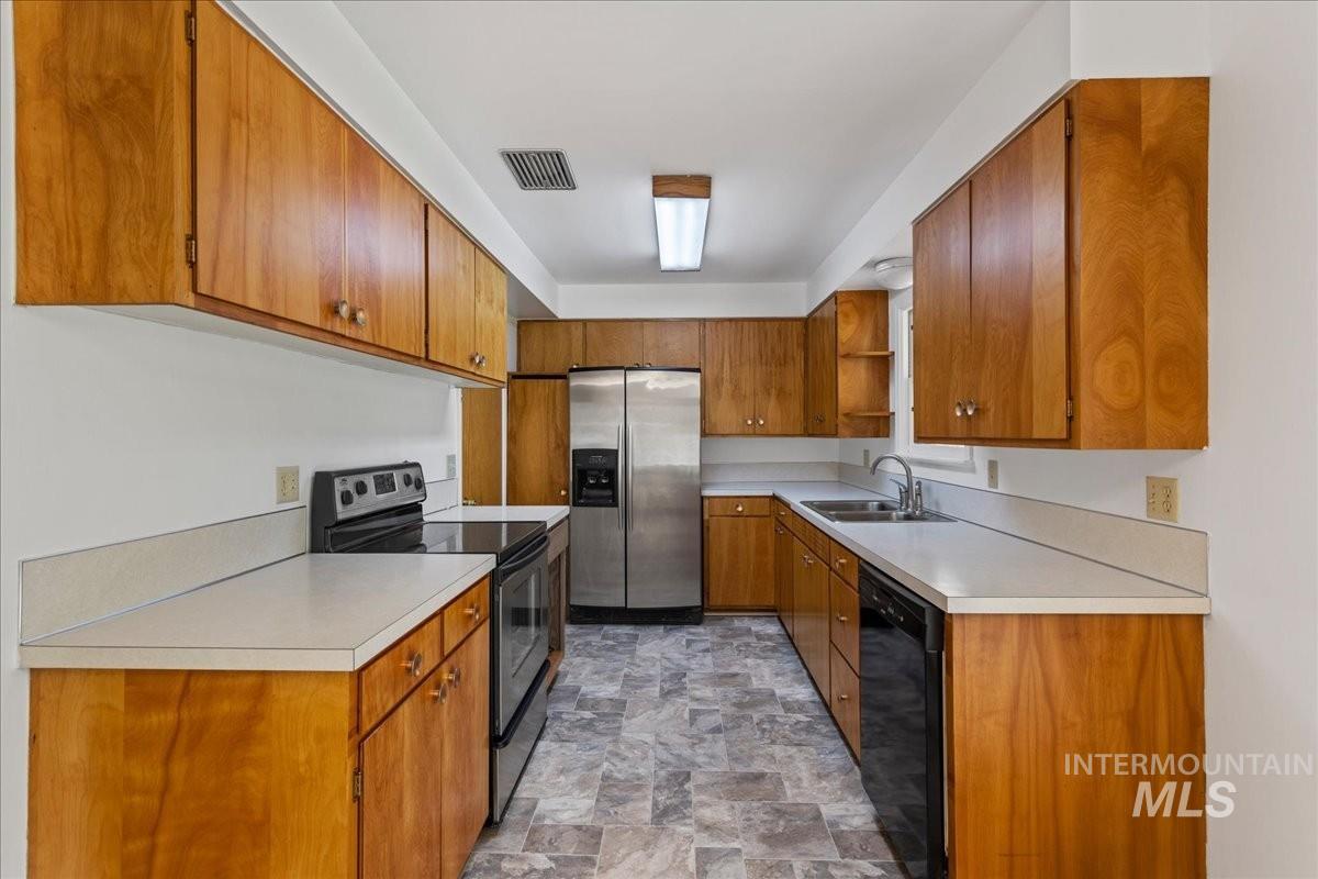 8020 W King St, Boise, Idaho 83704, 3 Bedrooms, 1.5 Bathrooms, Residential For Sale, Price $409,900,MLS 98995560