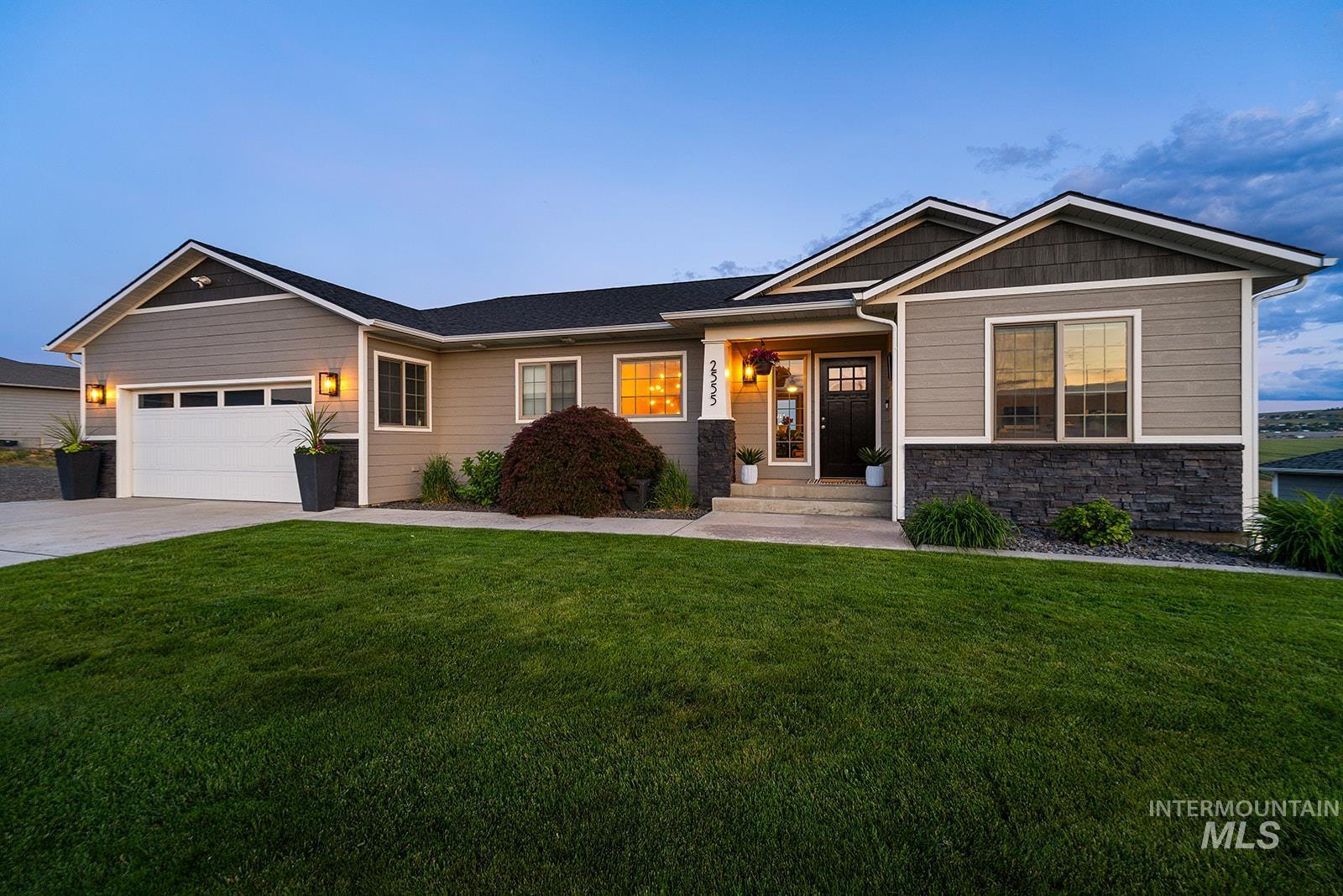 2555 Remington Way, Clarkston, Washington 99403, 5 Bedrooms, 3 Bathrooms, Residential For Sale, Price $649,000, 98995563