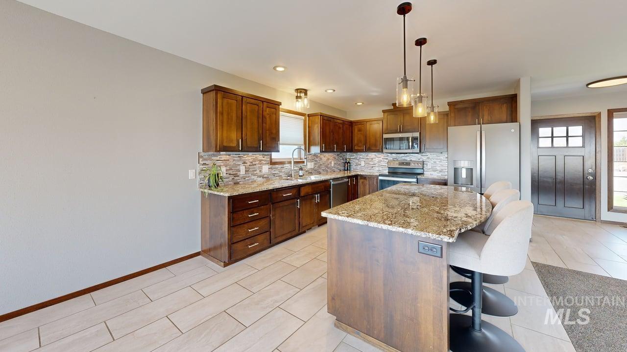 2555 Remington Way, Clarkston, Washington 99403, 5 Bedrooms, 3 Bathrooms, Residential For Sale, Price $649,000, 98995563